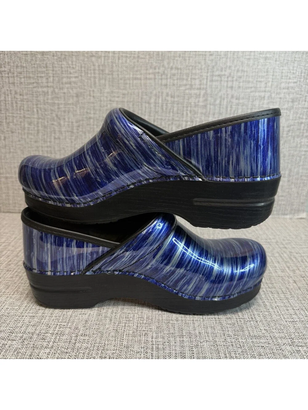 Dansko Shoes Women’s Size 39 Blue Water Patent Leather Clog Professional